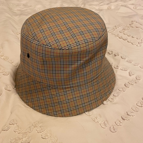 Burberry bucket hat - Picture 3 of 3